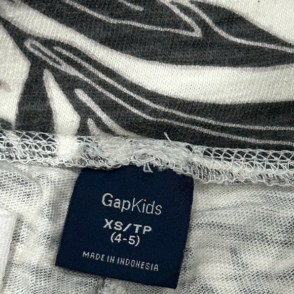 Gap kids capris size 4-5 - Picture 3 of 3